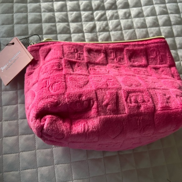 Juicy Couture Pink Quilted Cosmetic Bag🆕 - Picture 3 of 4
